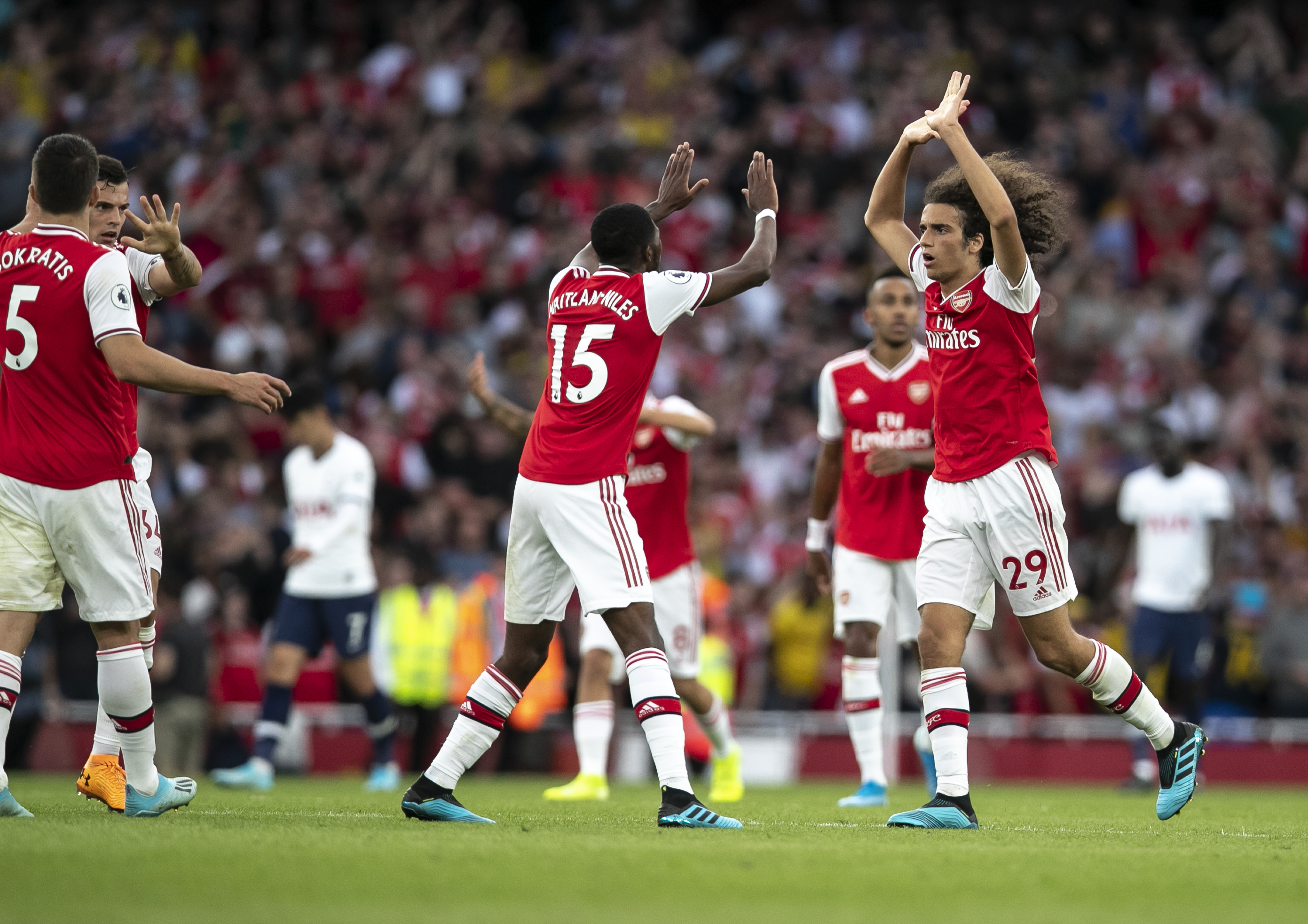 湖人爆冷不敌国王！东契奇狂砍42+7+8难救主，詹姆斯贡献22分，威少蒙克合轰48分斩旧主