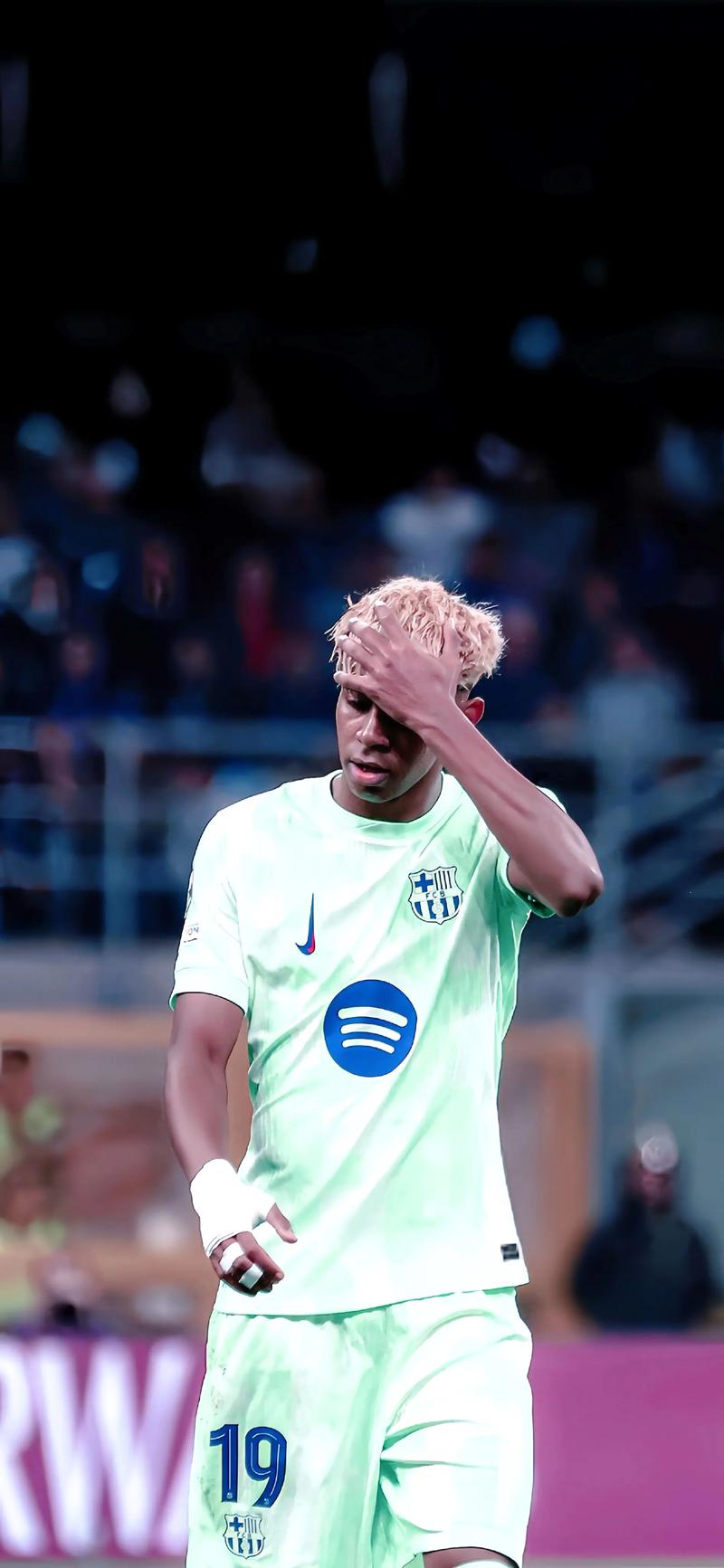 湖人客场惨遭国王屠戮，东契奇心态崩溃两名首发成“铁匠”，一项数据被完爆